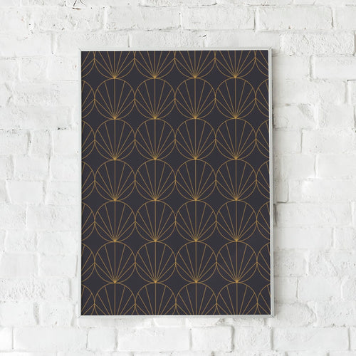 Geometrisk plakat med gyldne linjer på mørkegrå baggrund – "Art Deco". En luksuriøs og tidløs vægdekoration.