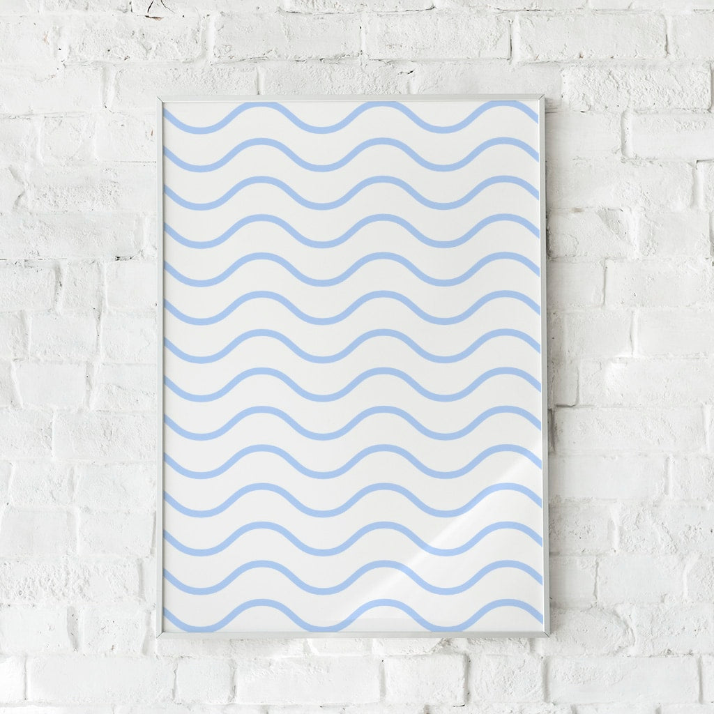 Minimalistisk plakat med bølgende linjer i lyseblå – "Blue Waves".