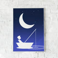 Plakat med en dreng i en båd under stjernerne – "Boy at Midnight".
