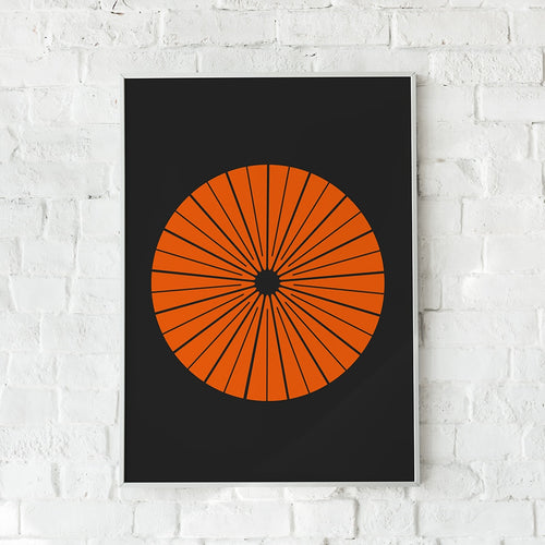 Grafisk plakat med strålende orange linjer på sort baggrund – "COASTING".