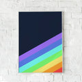 Farverig plakat med diagonale regnbuenuancer på mørk baggrund – "Colorissimo".