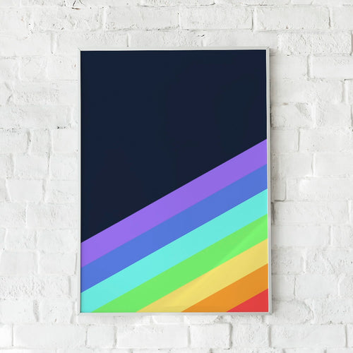 Farverig plakat med diagonale regnbuenuancer på mørk baggrund – "Colorissimo".