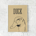 Humoristisk plakat med en minimalistisk stregtegning af en and på en beige baggrund. Enkel og moderne vægkunst med et legende præg.
