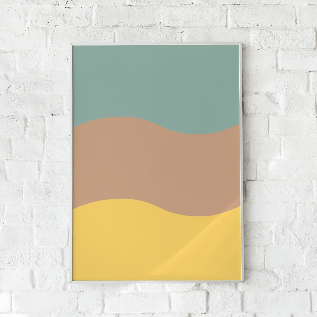 Minimalistisk plakat med bløde bølger i støvede naturfarver. En rolig og harmonisk vægdekoration inspireret af landskaber.