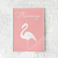 Minimalistisk plakat med en hvid flamingo på en sart lyserød baggrund. Perfekt til moderne og skandinavisk indretning.