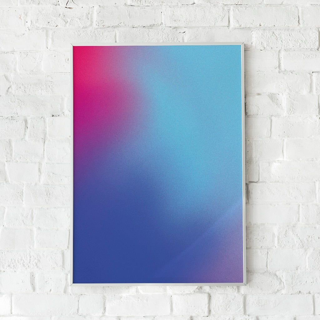 Abstrakt plakat med bløde farveovergange i blå, lilla og pink nuancer. Skaber en drømmende og moderne stemning.