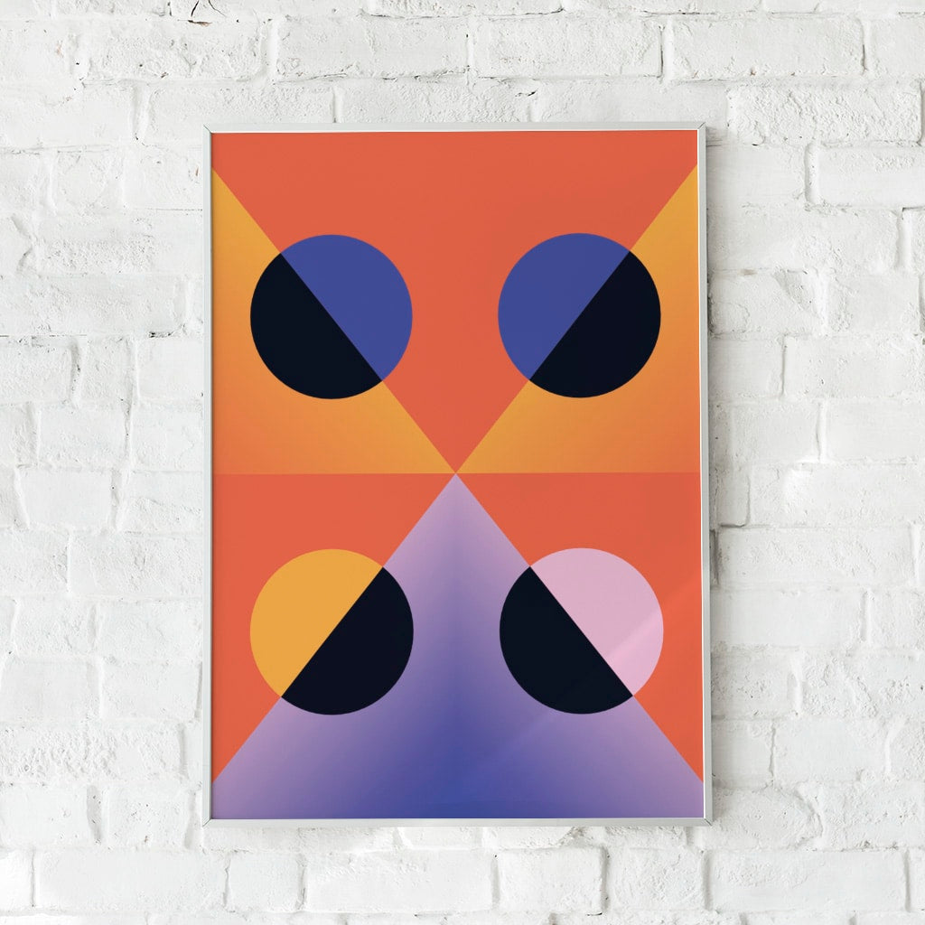 Farverig plakat med geometriske former i blå, orange, gul og lilla.