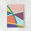 Farverig plakat med buede linjer og geometriske former i pastelfarver og dybere nuancer. Perfekt til moderne vægkunst.