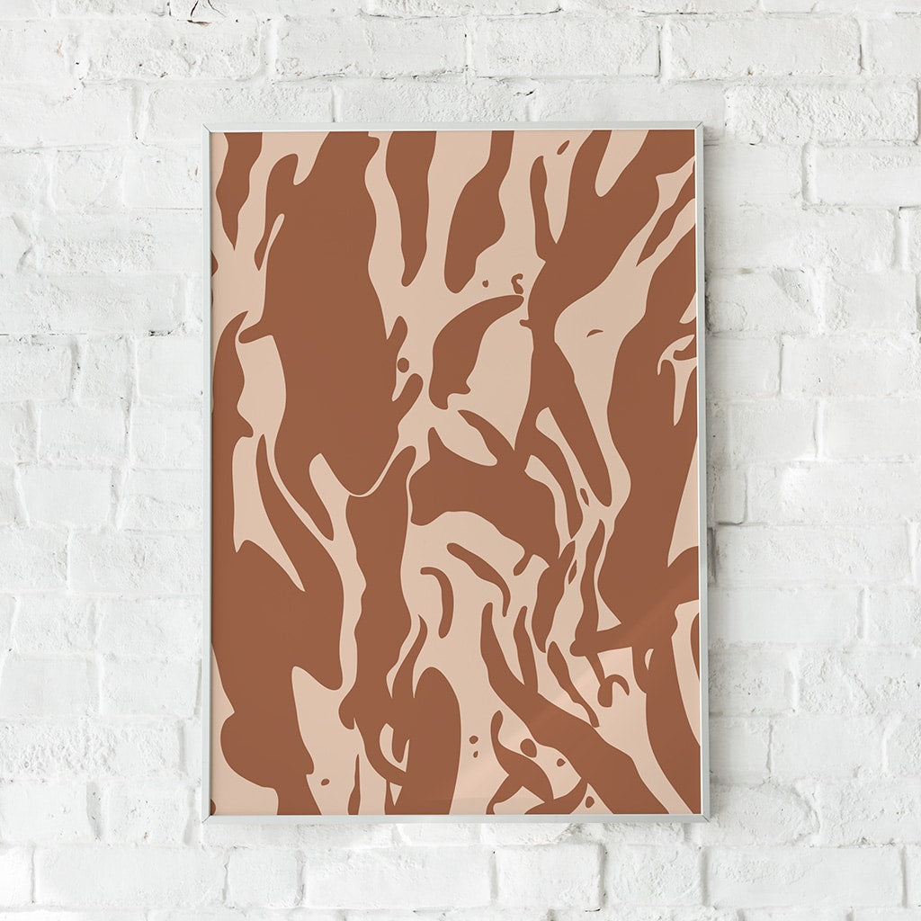 Plakat med abstrakte, organiske former i brun og beige. Perfekt til skandinavisk og naturlig indretning.