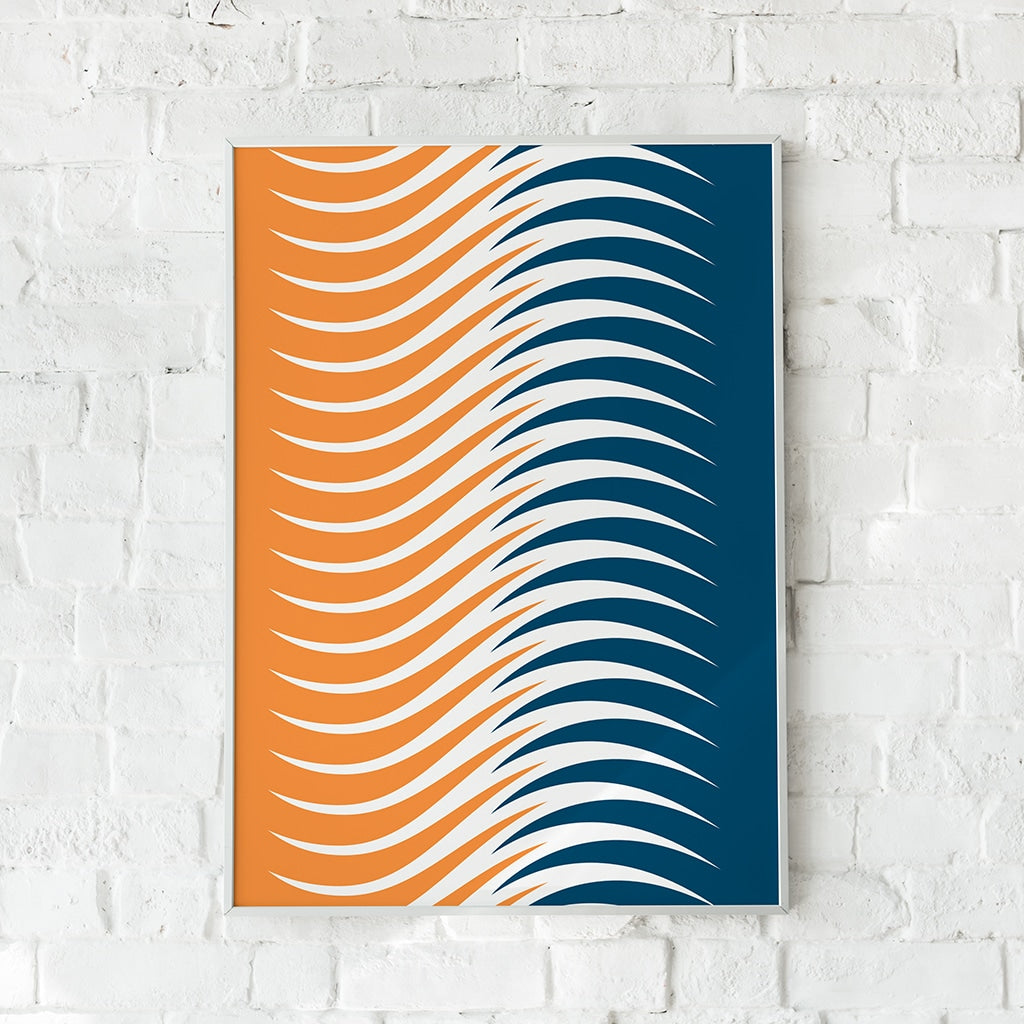 Abstrakt plakat med bølgende linjer i orange og blå nuancer.