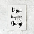 Positiv tekstplakat med håndskrevet typografi.