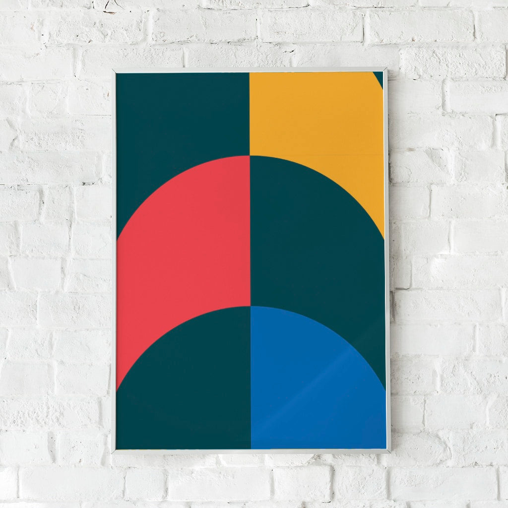 Retro-plakat med geometriske former i rød, blå og gul.