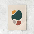Minimalistisk plakat med geometriske former i grøn, orange og rød – "Abstract #3". En moderne vægdekoration.