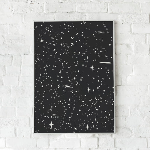 Stjernemotiv plakat med galakser og planeter på sort baggrund – "Astral". En drømmende og astronomisk vægkunst.