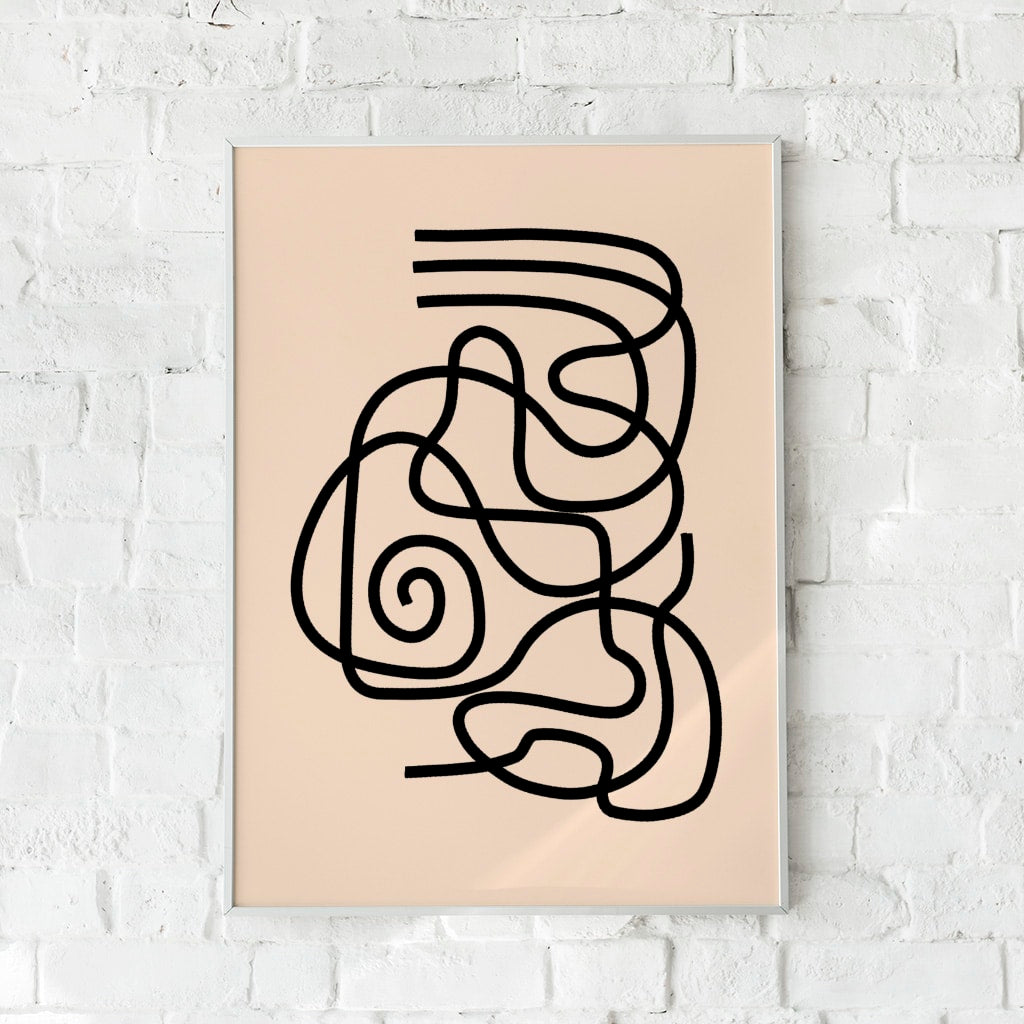Minimalistisk plakat med organiske, sorte linjer på en beige baggrund. En elegant og moderne vægdekoration med et kunstnerisk præg.