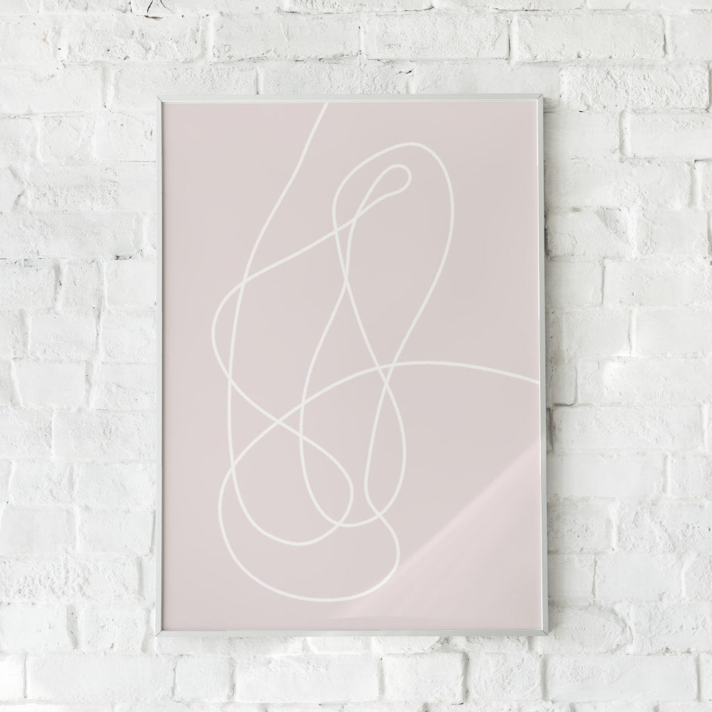 Minimalistisk plakat med en hvid, flydende stregtegning på en sart rosa baggrund. Enkelt, men kunstnerisk design, der udstråler lethed og spontanitet.