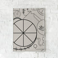 Abstrakt plakat med sorte linjer og geometriske former på en beige baggrund.