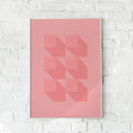 Geometrisk plakat med tredimensionelle former i rosa nuancer. Perfekt til moderne vægkunst.
